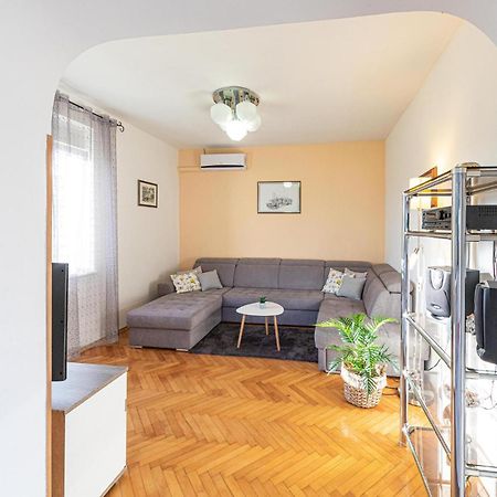 Lovely Apartment In Kastel Kambelovac With Wifi Kastela Luaran gambar