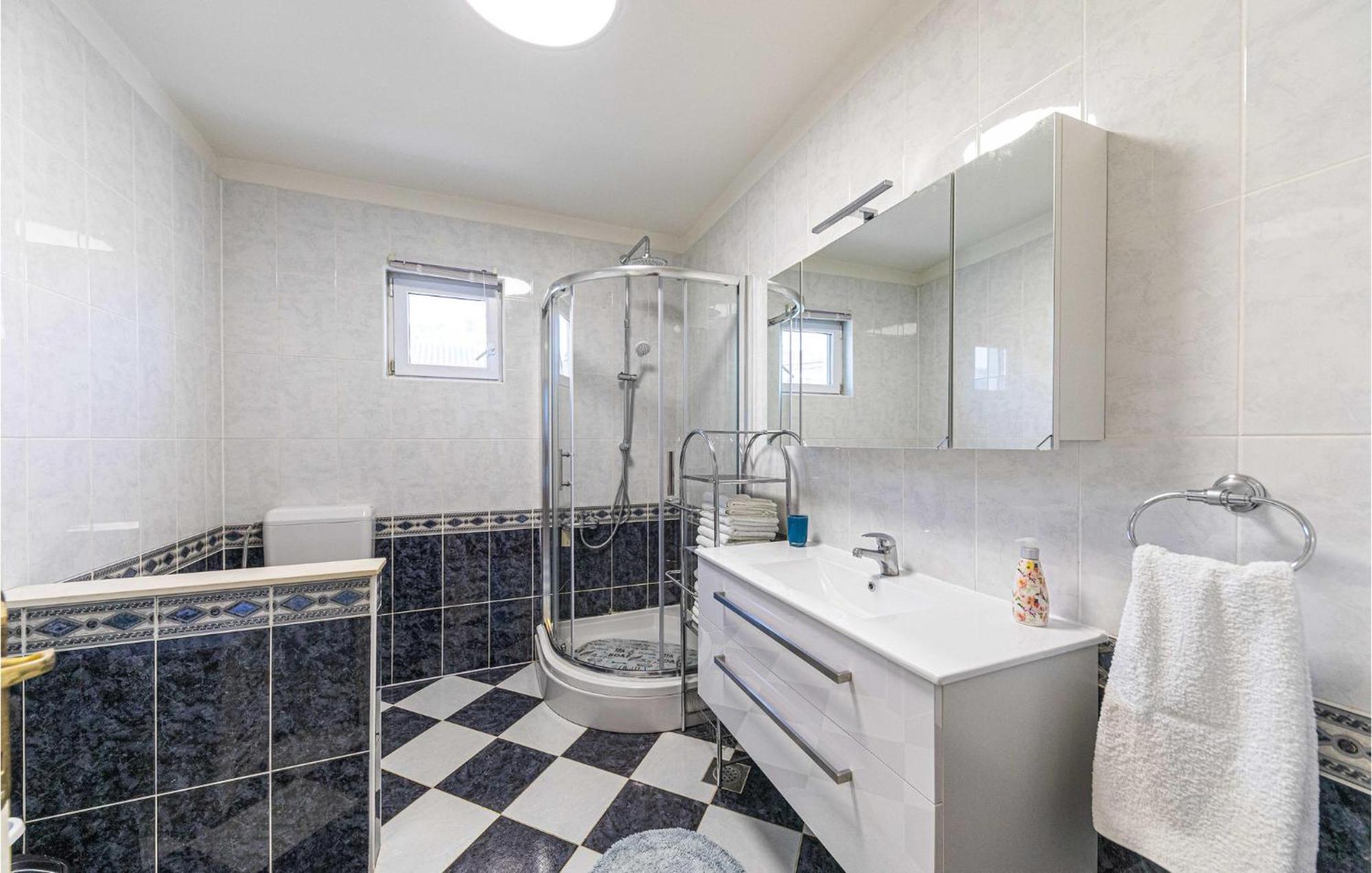 Lovely Apartment In Kastel Kambelovac With Wifi Kastela Luaran gambar