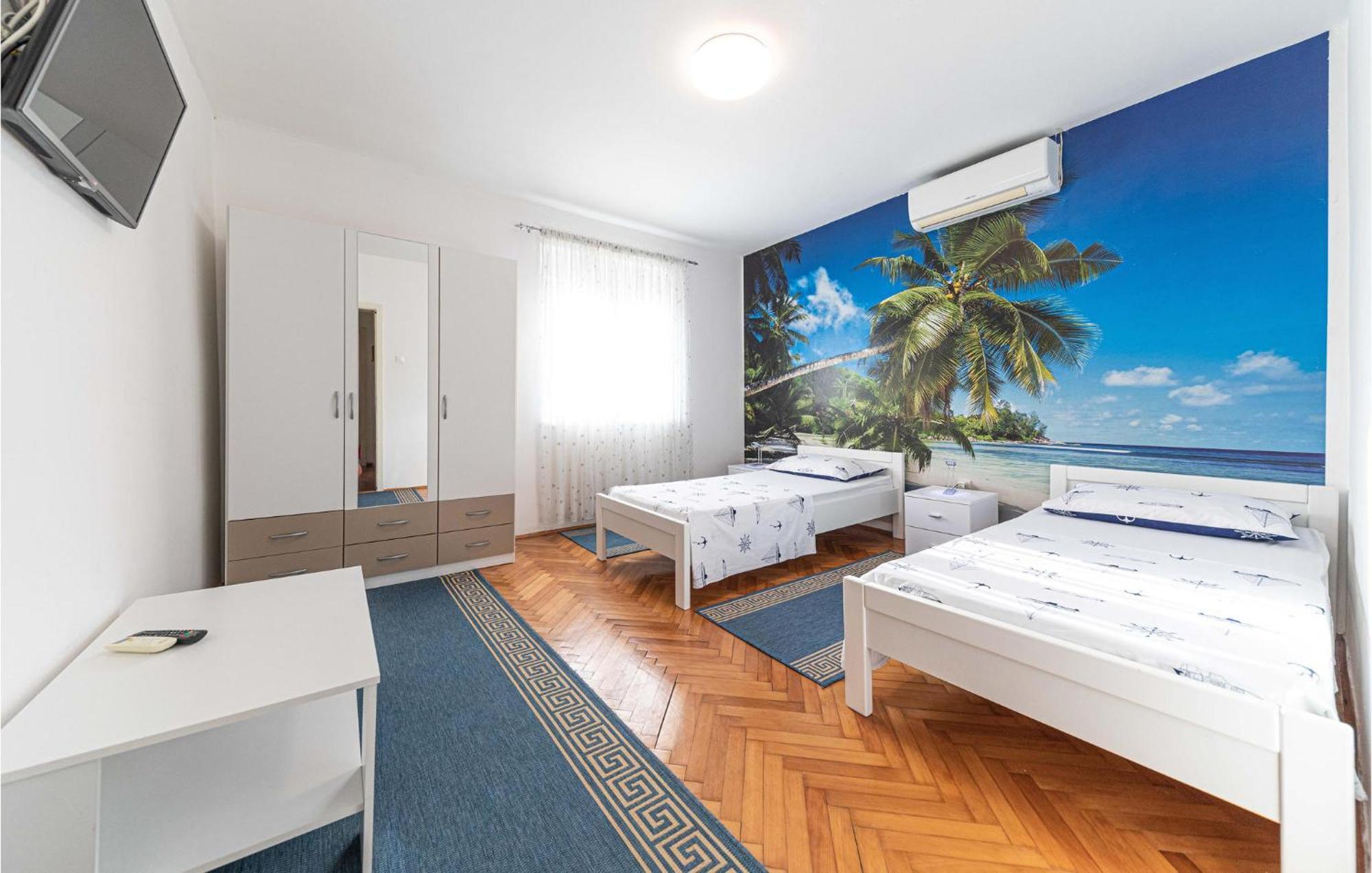 Lovely Apartment In Kastel Kambelovac With Wifi Kastela Luaran gambar