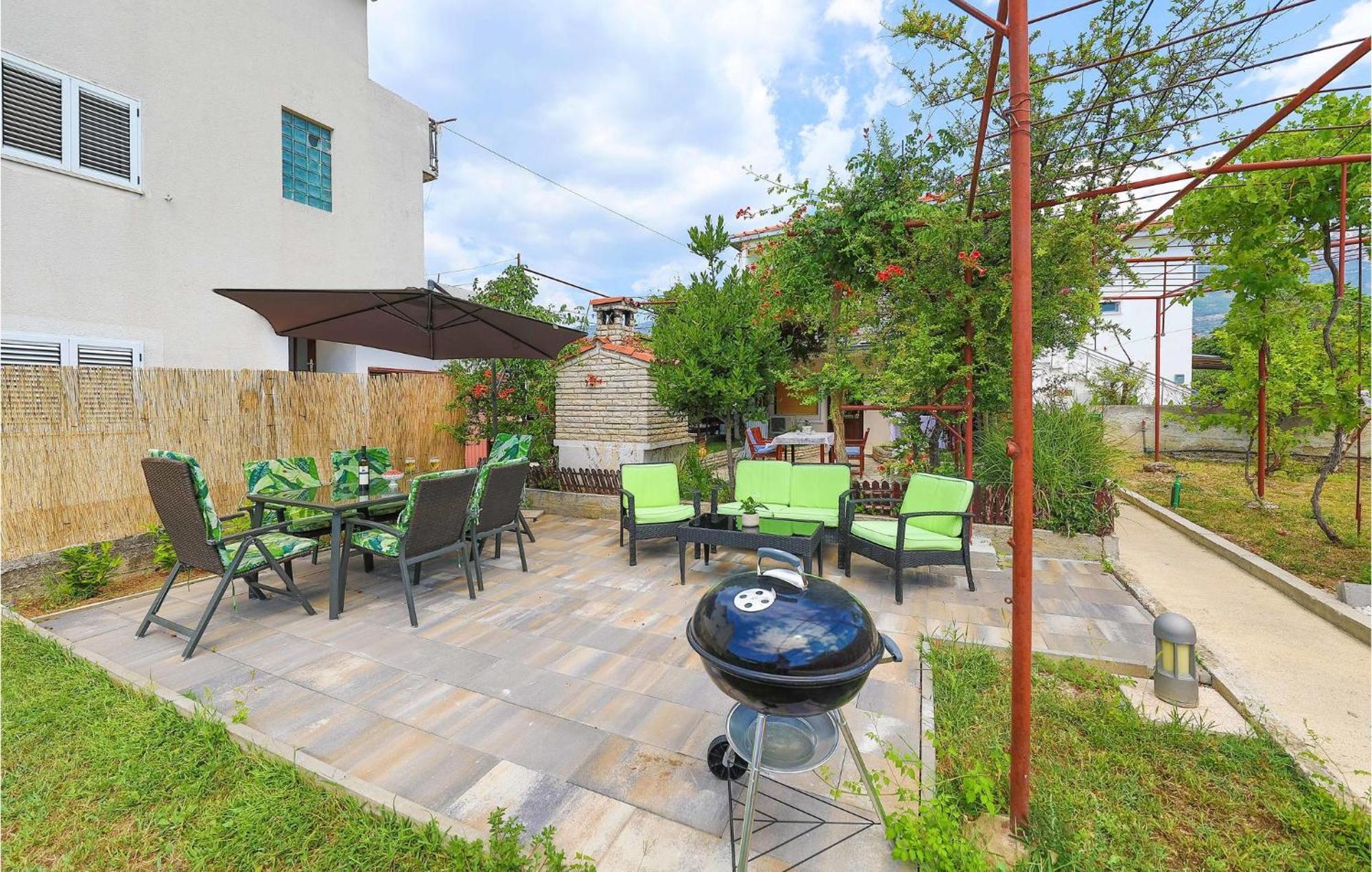 Lovely Apartment In Kastel Kambelovac With Wifi Kastela Luaran gambar